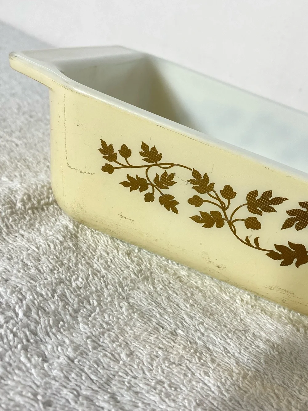 Vintage 1960–1963 PYREX Golden Acorn #575-B 2 Quart Space Saver Baking Dish - Picture 6 of 16